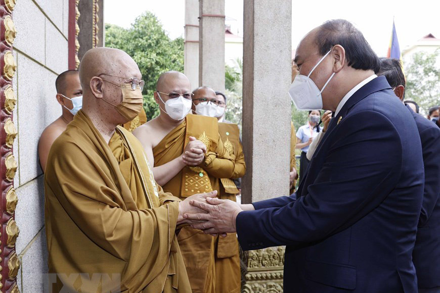 Chủ tịch nước thăm hai Đại Tăng thống ở đất nước chùa Tháp