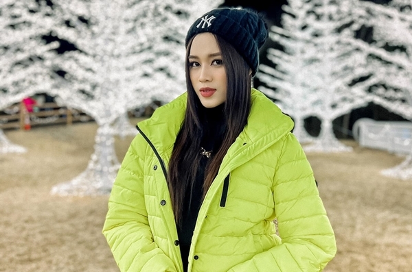 Đỗ Thị Hà nhận tin mừng từ Miss World khi đón Noel tại Mỹ