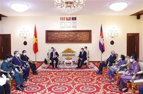 President Nguyen Xuan Phuc meets Cambodian Government and legislative leaders