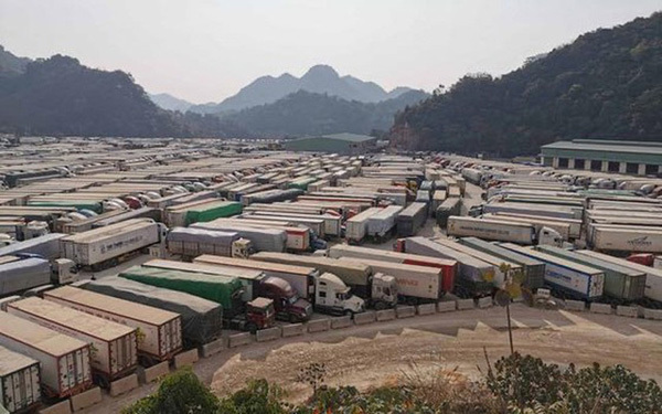 Vietnamese goods trucks still stuck at Northern border gates