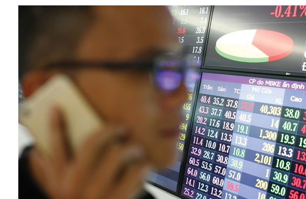 Đồng loạt bán tháo, cổ phiếu lao dốc đỏ sàn