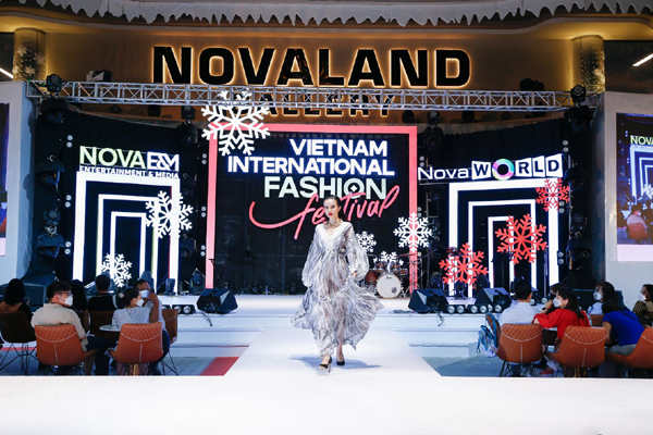 NTK Adrian Anh Tuấn truyền cảm hứng tại Lễ hội thời trang quốc tế Việt Nam VIFF