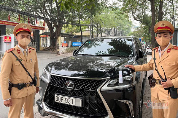Hà Nội phát hiện thêm xe Lexus đeo biển số xe khác