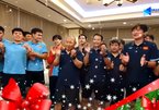 Tuyển Việt Nam rộn tiếng cười đón Noel, tự tin tái đấu Thái Lan