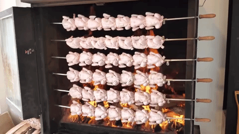Nhà hàng gà nhồi nhân sâm nướng củi 'siêu hot', bán đến 10.000 con mỗi ngày