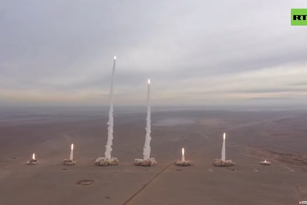 Xem Iran thử nghiệm hàng loạt tên lửa đạn đạo