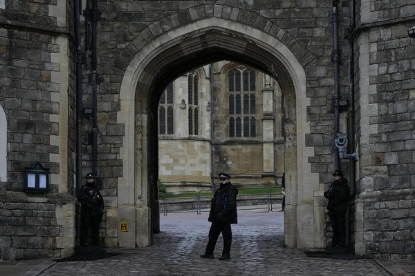 Cảnh sát bắt kẻ đột nhập nơi Nữ hoàng Anh đón Giáng sinh