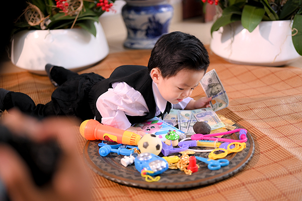 Con trai 1 tuổi đáng yêu, kháu khỉnh của người đẹp Sang Lê