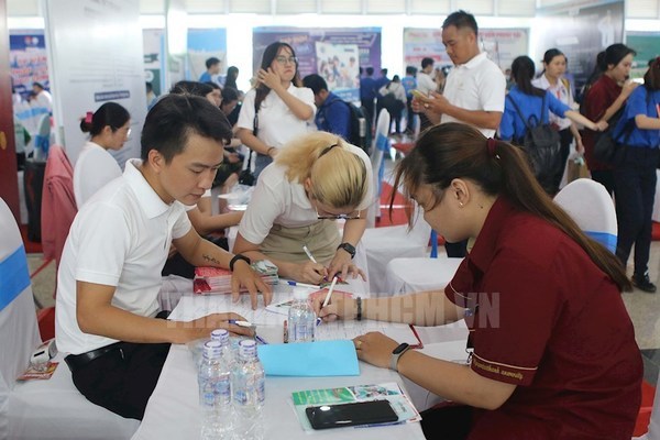 Hàng trăm phiên giao dịch việc làm trực tuyến trong mùa dịch