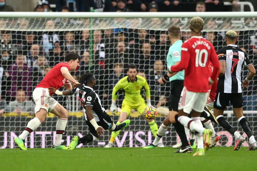 MU hòa chật vật: Lời cảnh báo cho Rangnick