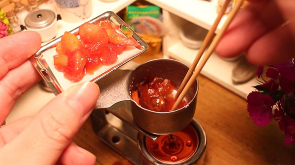 Vietnamese IT worker cooks up micro meals in Japan