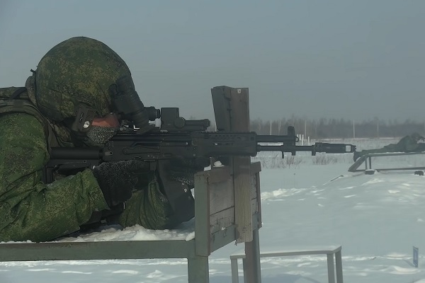 Xem đặc nhiệm Nga thử súng AK giữa trời rét căm căm