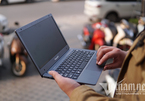 Trên tay laptop “Win bản quyền” học online giá 6 triệu đồng