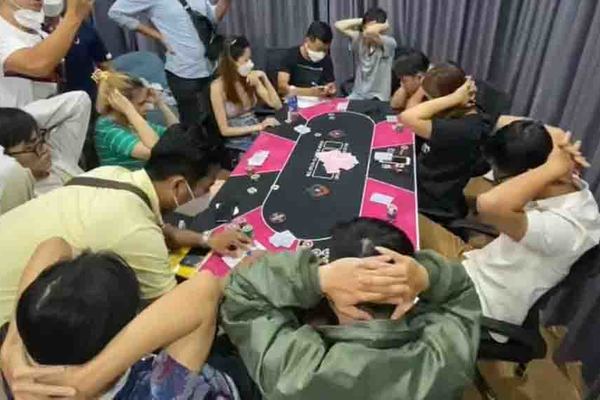 Phá sòng Poker của sinh viên, dân văn phòng với tên gọi ‘home game’