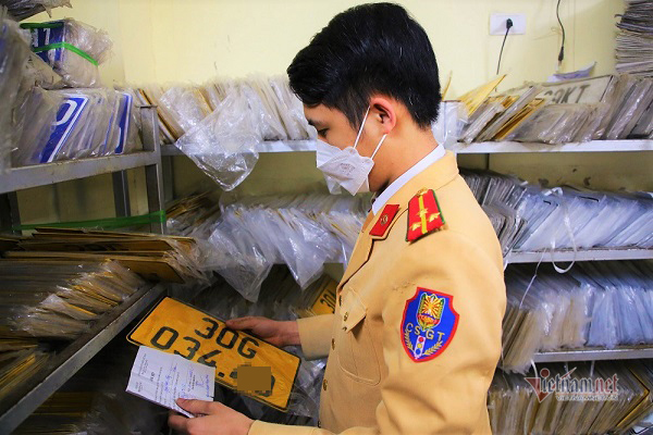 Ô tô kinh doanh vận tải chậm đổi biển số màu vàng, 'án' phạt cận kề