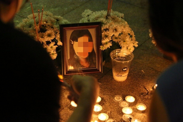 Bé 8 tuổi bị bạo hành: Thời nào rồi mà mẹ ghẻ còn hành hung con chồng?