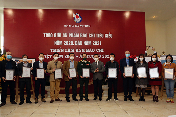Trao giải cho 166 ấn phẩm báo chí tiêu biểu