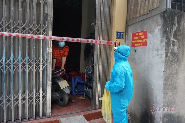 Ở cùng không gian kín tối thiểu 15 phút với F0 được xác định là F1