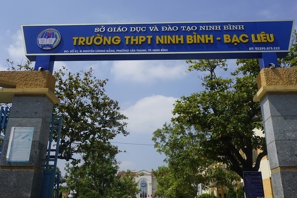 Đình chỉ Hiệu trưởng bị khởi tố vì thu chi sai 3,7 tỷ tiền học thêm