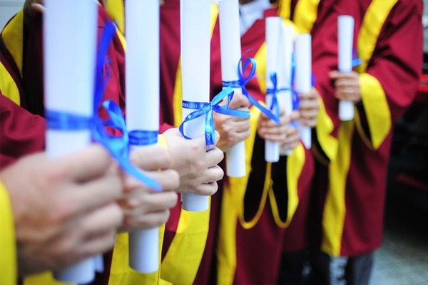 Giáo dục đại học 2021: Lần đầu vào top 500, 'chuẩn' tiến sĩ bị chê