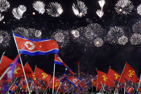 Triều Tiên thản nhiên bắn pháo hoa Giao thừa mặc cho thế giới 'run sợ' vì Covid-19