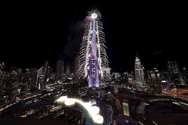 Khoảnh khắc thế giới cùng đếm ngược, bắn pháo hoa mừng năm 2022