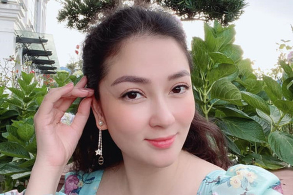 Hoa hậu Nguyễn Thị Huyền hiếm hoi lộ góc không gian sống sang trọng, gần thiên nhiên
