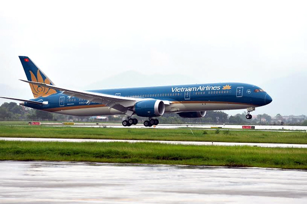 Chuyến bay quốc tế thường lệ đầu tiên đến Việt Nam