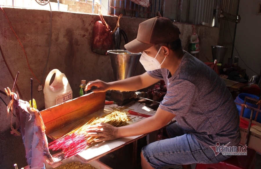 Làng nhang trăm tuổi ở TP.HCM dè dặt vào vụ Tết