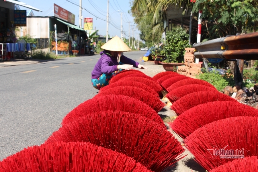 Làng nhang trăm tuổi ở TP.HCM dè dặt vào vụ Tết