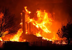 Hình ảnh thảm họa cháy rừng thiêu rụi gần 1.000 ngôi nhà tại Mỹ