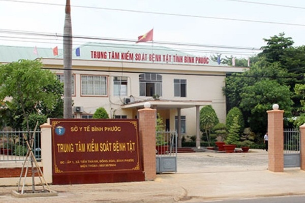 Công ty Việt Á ‘tặng quà’ cho Giám đốc CDC Bình Phước