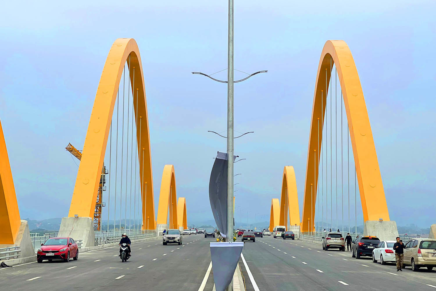 Cầu Tình Yêu và đường bao biển Hạ Long - Cẩm Phả được đưa vào khai thác