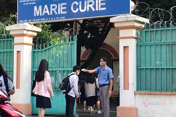 Hàng loạt địa phương cho học sinh đi học trực tiếp sau Tết dương lịch