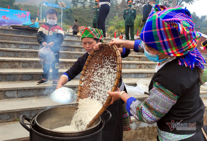 Độc đáo Hội thi giã bánh dày ở vùng cao Mù Cang Chải