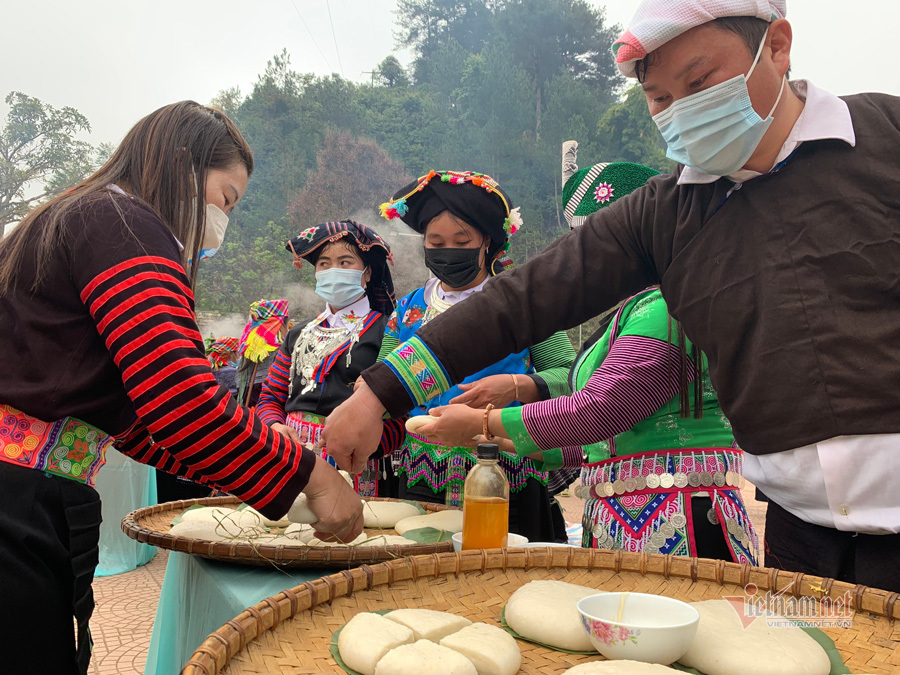 Độc đáo Hội thi giã bánh dày ở vùng cao Mù Cang Chải