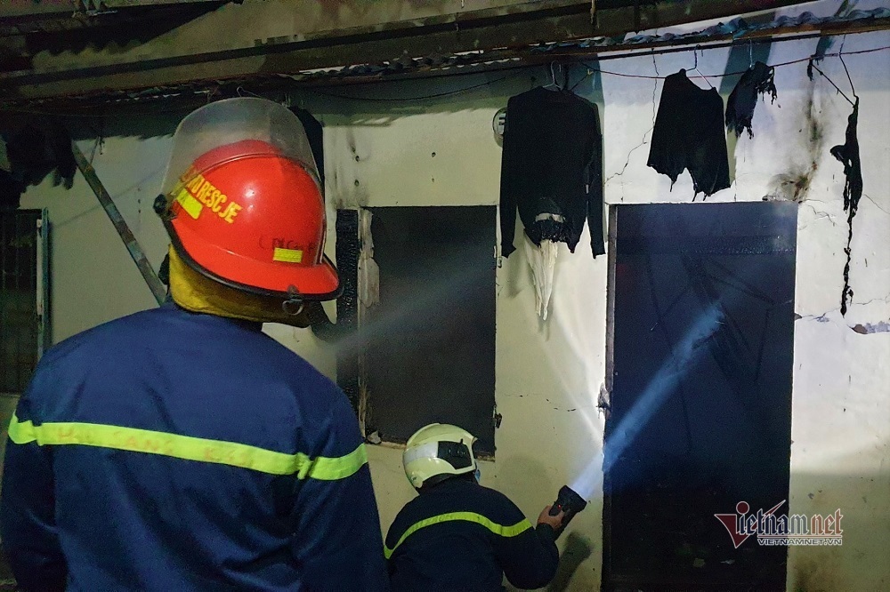 Hà Nội: Nhà trọ bốc cháy dữ dội sau tiếng nổ lớn, 3 người tử vong