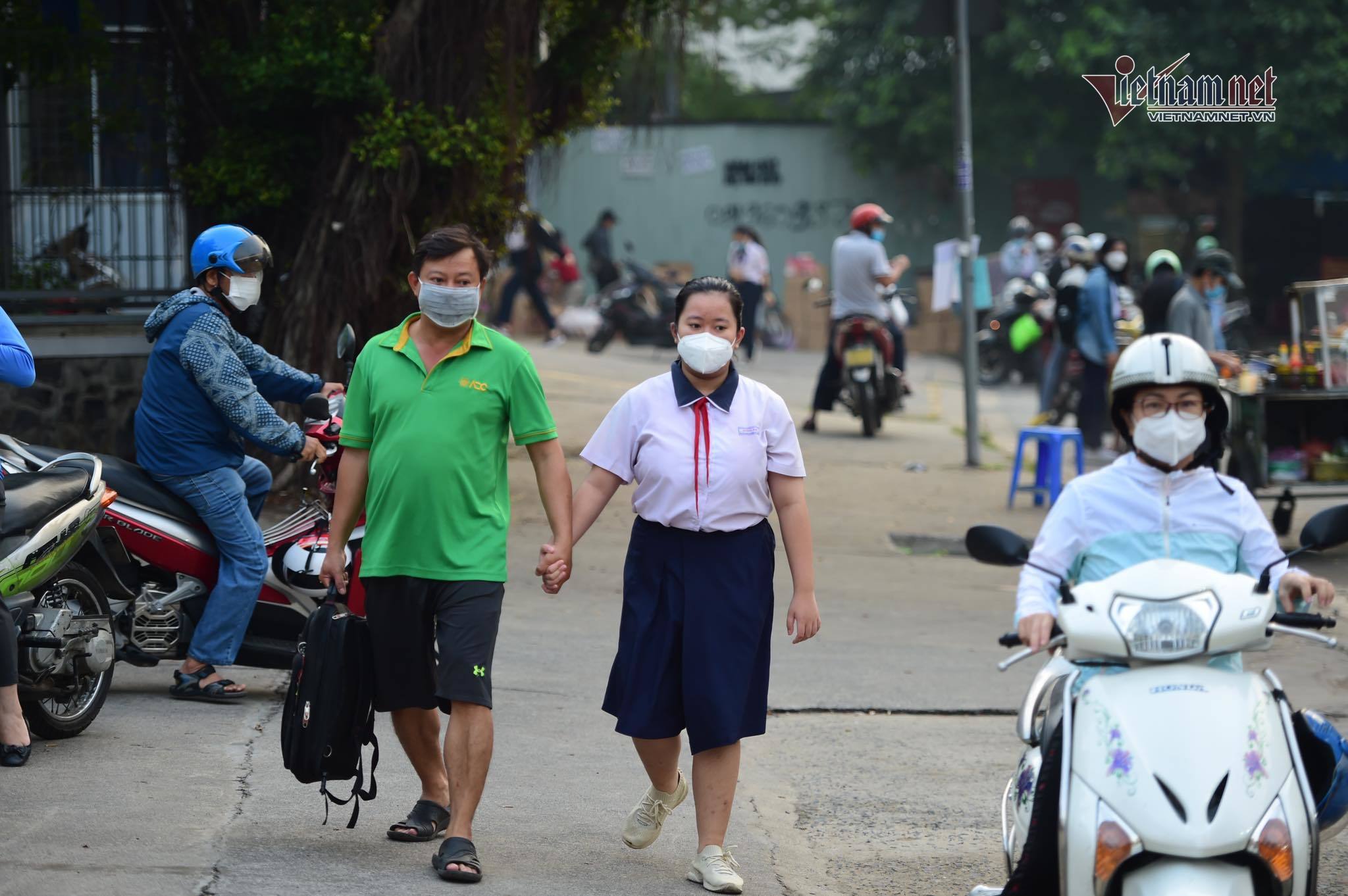 68 vạn học sinh TP.HCM trở lại trường, đông nhất sau nửa năm