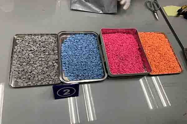 Những gói quà chứa đầy ma túy, cần sa được ép giấu tinh vi gửi về Việt Nam