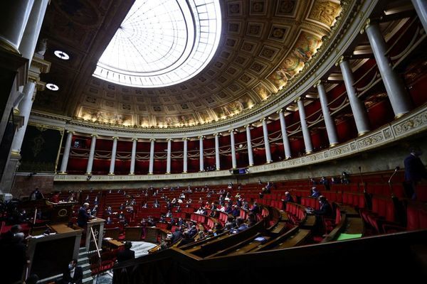 Quốc hội Pháp ngừng họp vì phát biểu ‘chọc giận’ của ông Macron