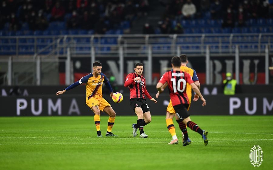 Milan khiến đội bóng của HLV Mourinho xa dần top 4