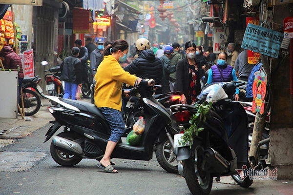 Hà Nội: Quận Cầu Giấy chuyển từ 'vàng sang cam'