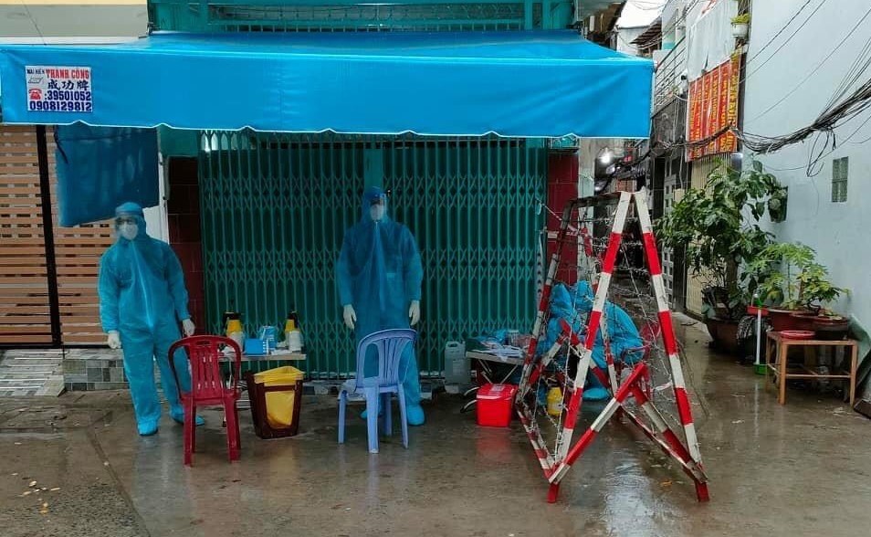Tình nguyện viên chống dịch Covid-19 mòn mỏi ngóng hỗ trợ