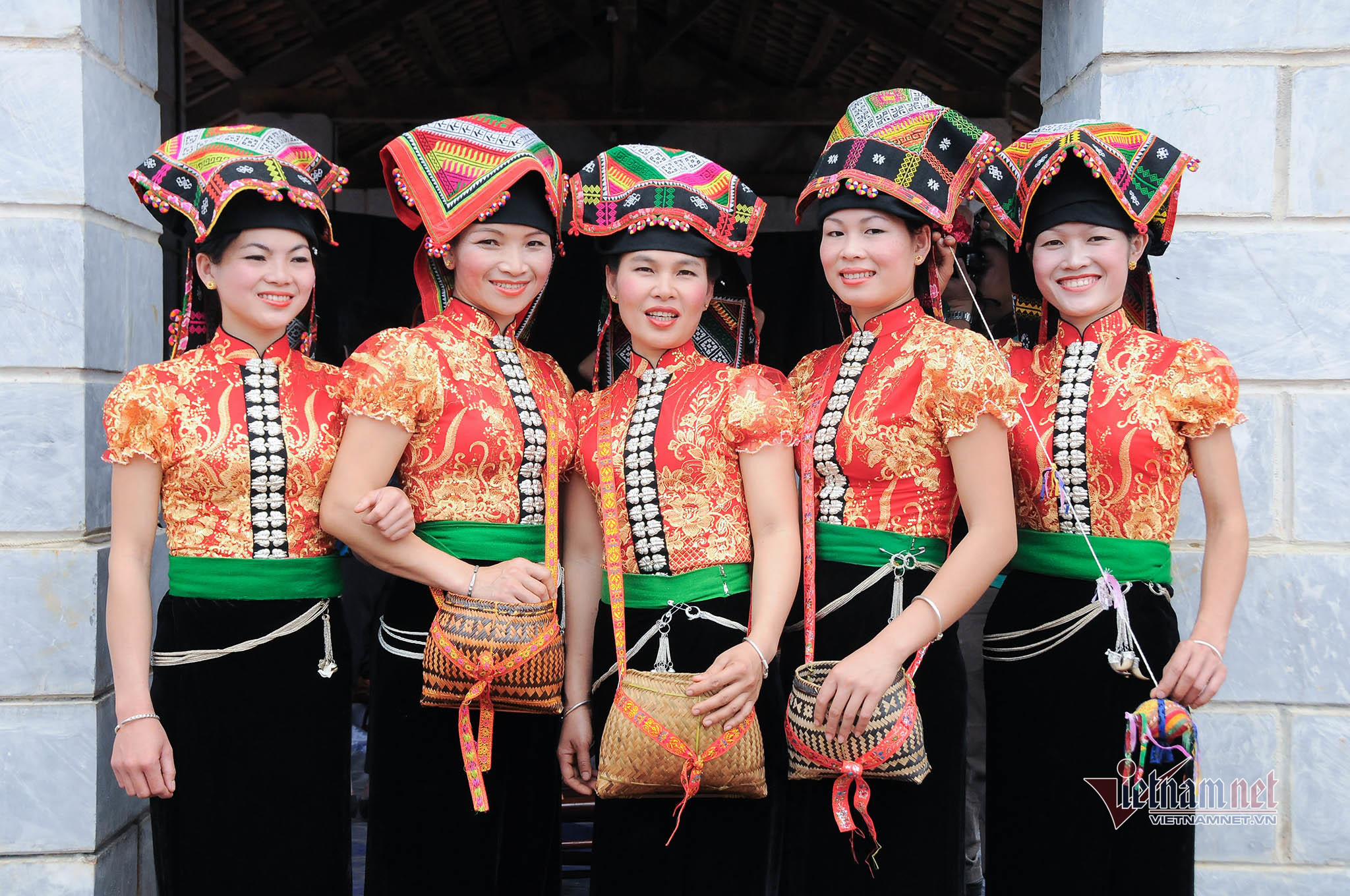Nét đẹp dịu dàng của trang phục phụ nữ các dân tộc ở Sơn La