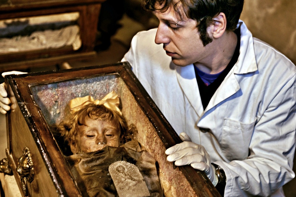Bí ẩn hầm mộ cổ lớn nhất châu Âu chứa hàng nghìn xác ướp trẻ em