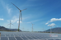 Solar and wind power: the race among investors