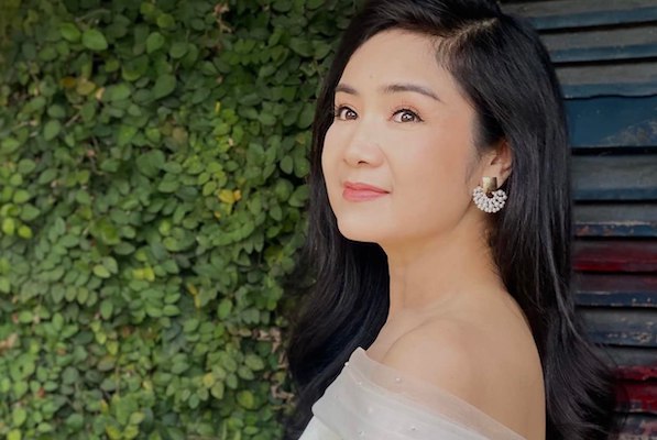Nhan sắc 'vạn người mê' của NSND Thu Hà tuổi 53