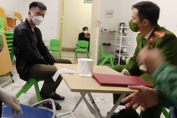 Bắt giữ một nghi phạm trong vụ trói người, cướp điện thoại ở Linh Đàm