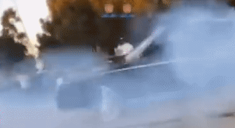 Trình diễn drift điên cuồng giữa phố, xe Chevrolet rơi mất bánh sau