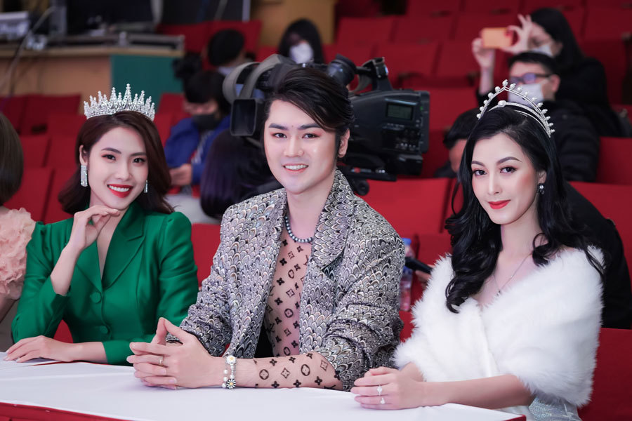 Siêu mẫu Đình Quyền, Á hậu Lào ngồi ghế nóng The Face Kid 2022